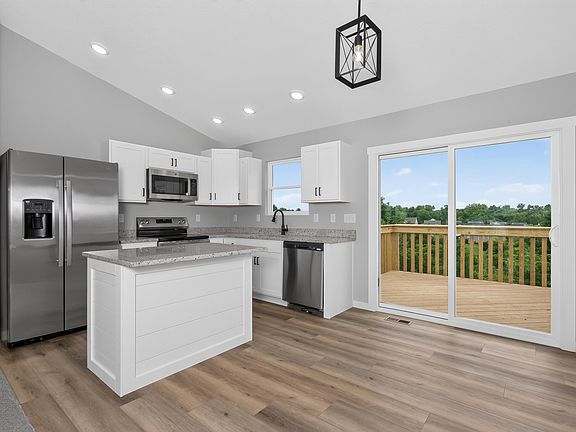 5th image of 122 Belmont Ct