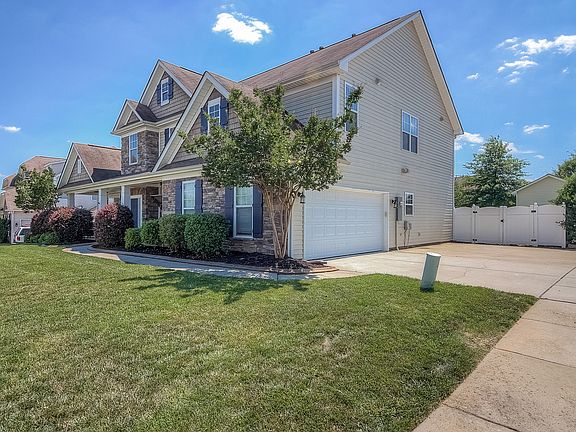 Side garage w/extended drive