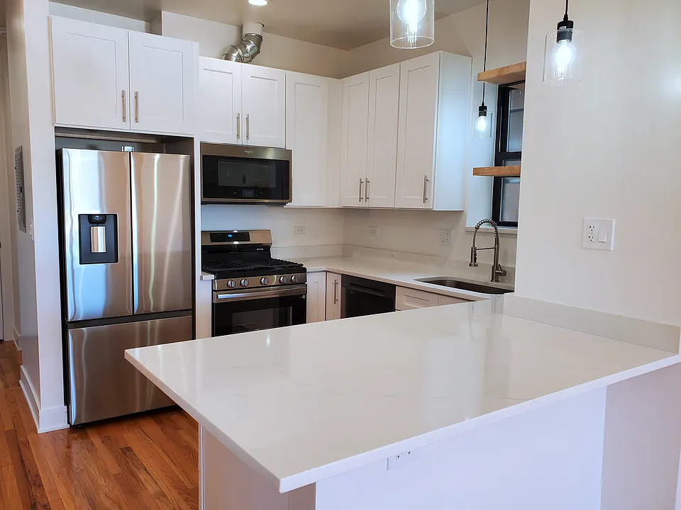 4855-59 N Sawyer Ave #2N