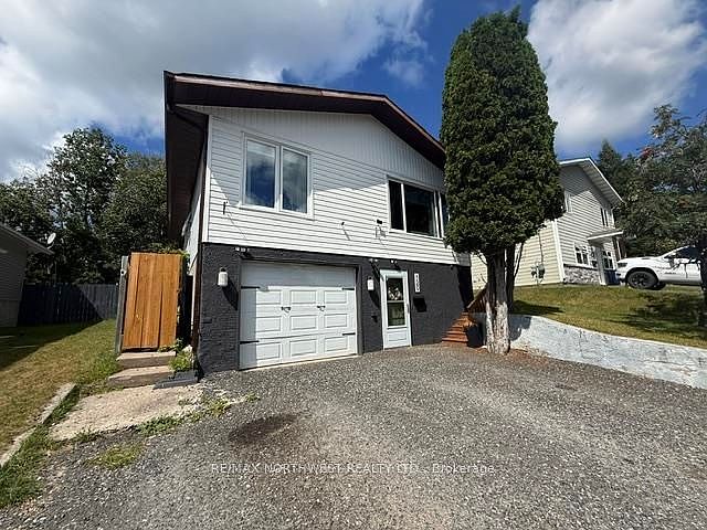 1st image of 120 Minto Cres
