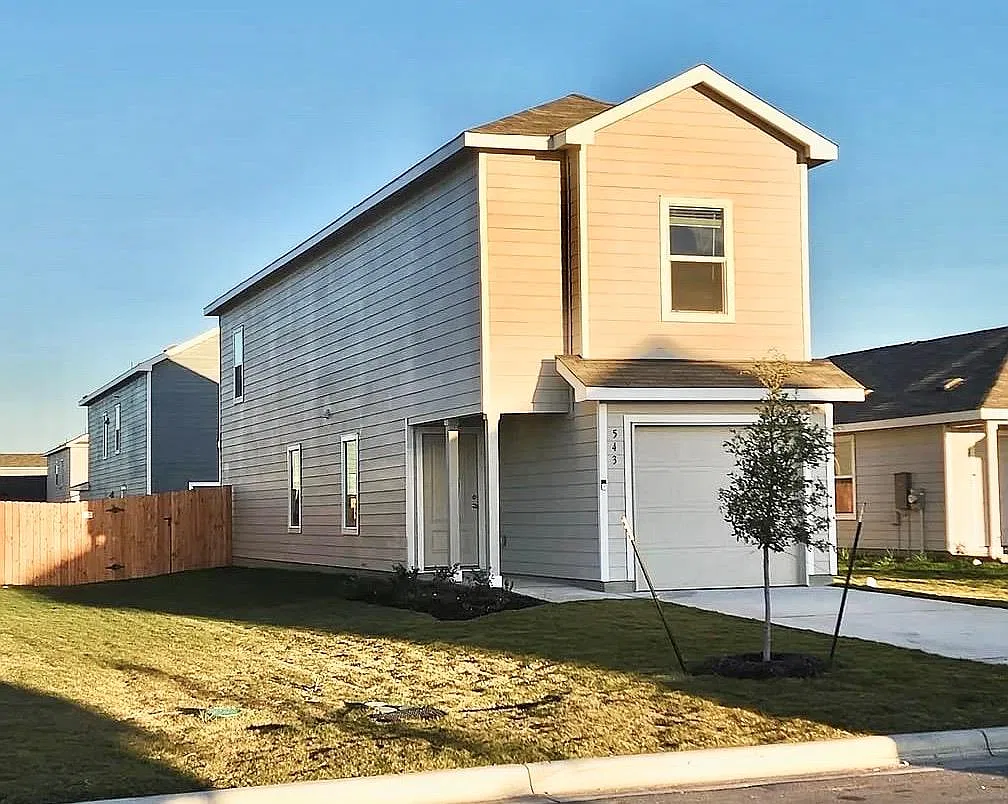4 bed, 2.5 bath, 1599 sqft, $1,799 — Photo 3