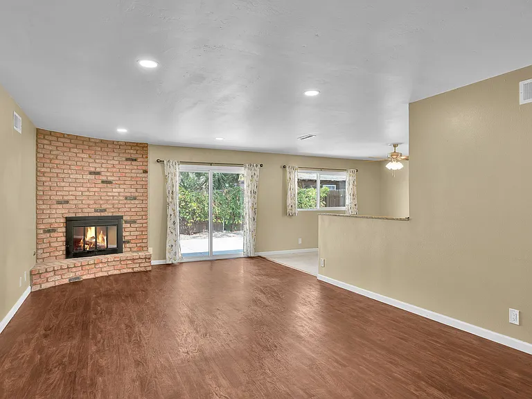 853 Hale Ct — Photo 9