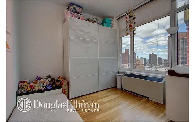 Rented by Douglas Elliman | media 29