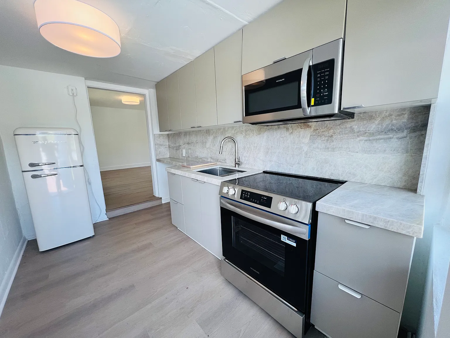 1 bed, 875 sqft, $1,700 — Photo 4