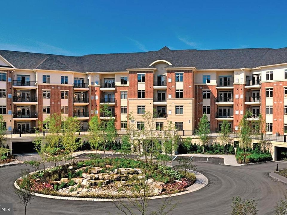 1st image of 460 Carson Ter