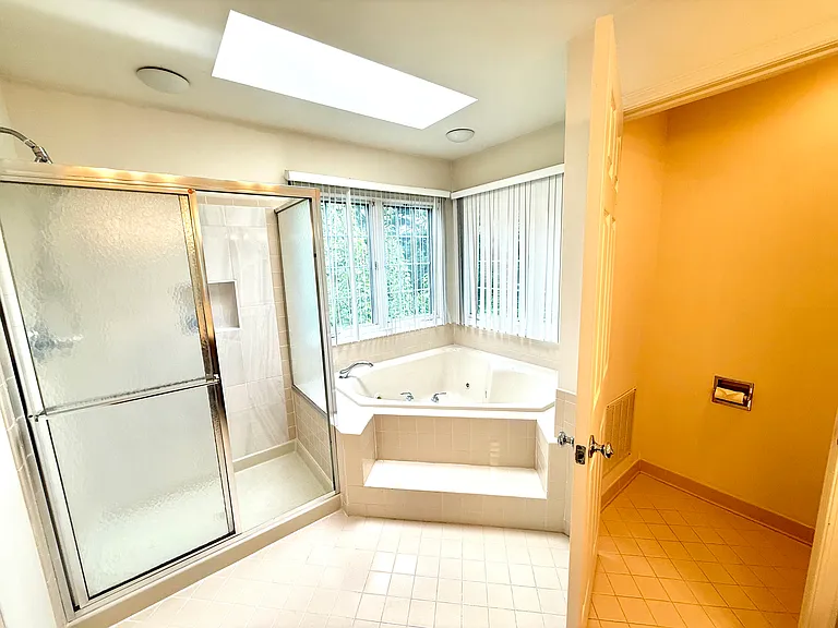 4028 Heatherstone Ct — Photo 25