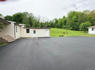 19 Quartz Ln APT 2, Pt Jervis, NY 12771