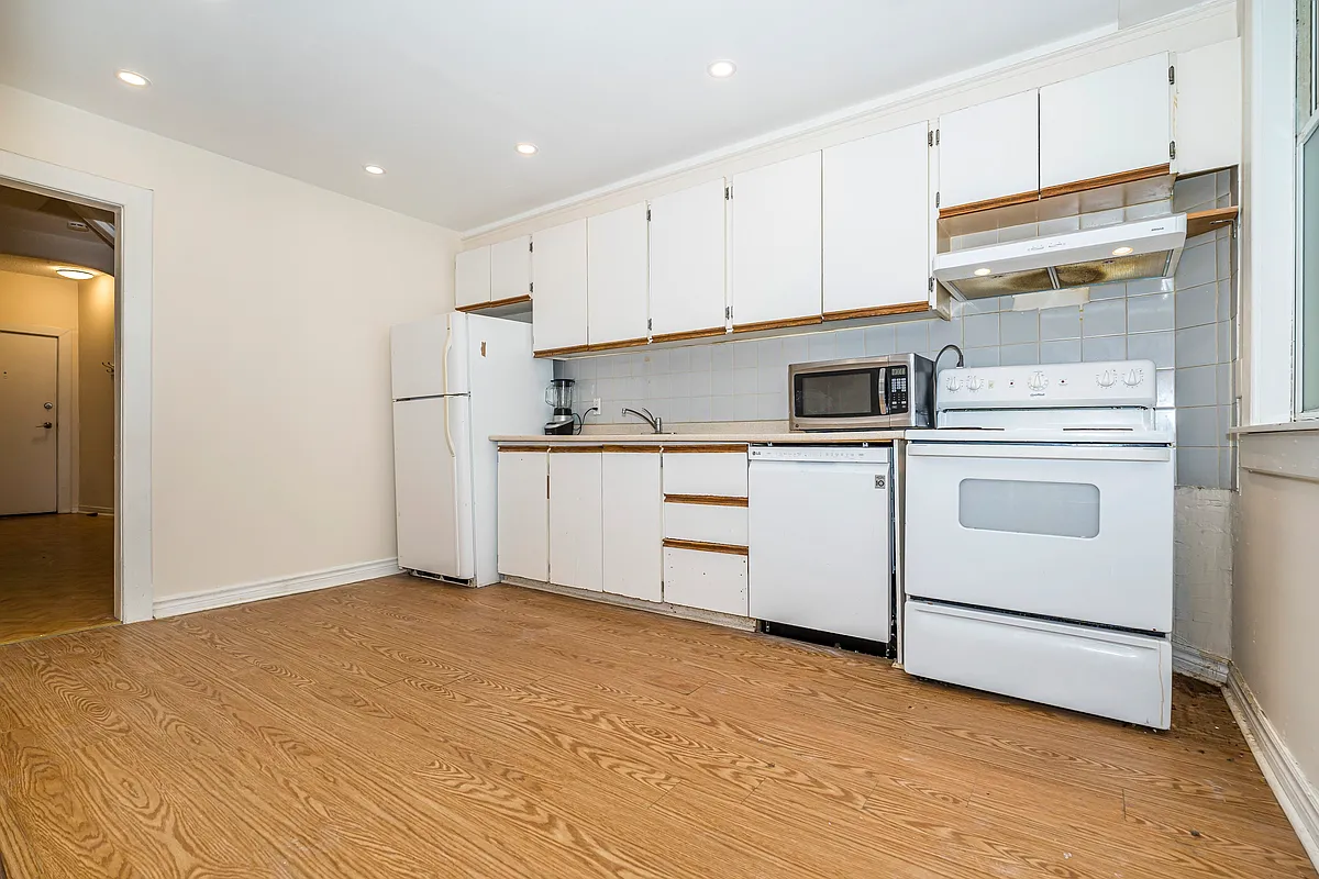 Building Photo - 605 Huron St #B