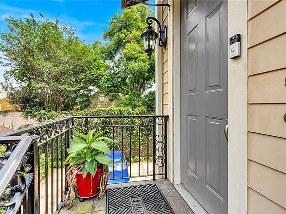 2nd image of 2326 Magazine St APT 5