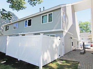 43 Meadow Pond Dr APT D, Leominster, MA 01453