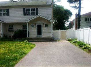 1172 E 3rd Ave, Bay Shore, NY 11706