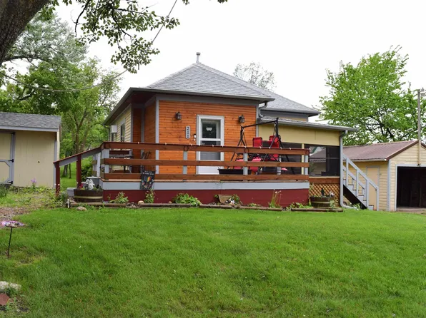 211 Barrett Ave S, Wessington Springs, SD 57382