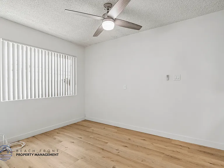 1458 Marine Ave — Photo 14