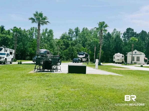 11868 Gateway Dr, Elberta, AL 36530