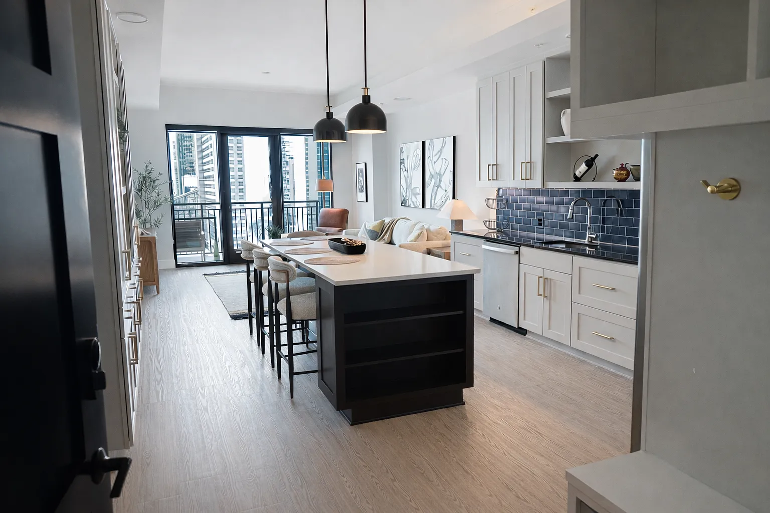 1 bed, 906 sqft, $3,900 — Photo 2