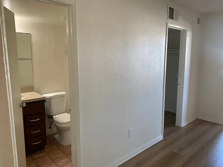 1205 N Ross St #31 — Photo 7
