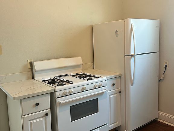 4th image of 1204 Bartholomew St #A