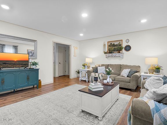 3rd image of 204 Boros Road