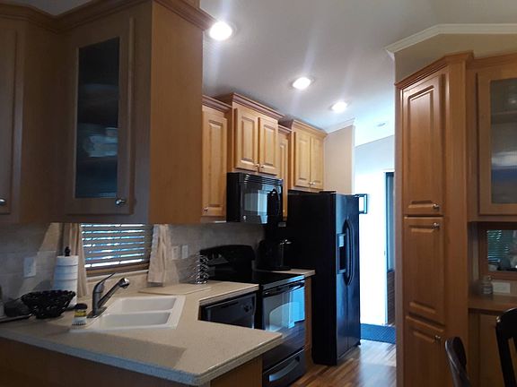3rd image of 209 Broken Woods Blvd