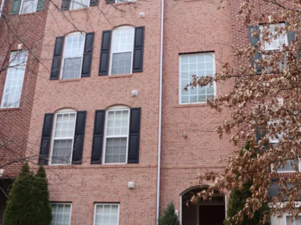 2322 Margraf Cir #401, Woodbridge, VA 22191