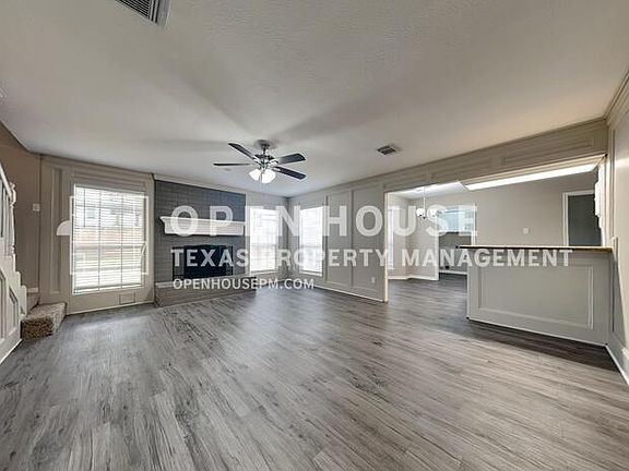 3rd image of 11942 Hillbrook Dr