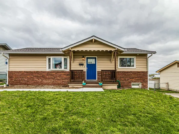 1507 Johnson Dr, Junction City, KS 66441