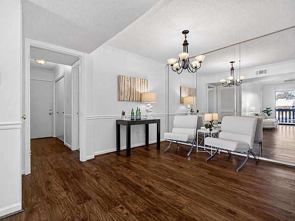 5th image of 1104 Woodland Vlg