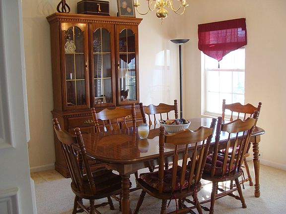 Formal dining room is great for holiday dinners!