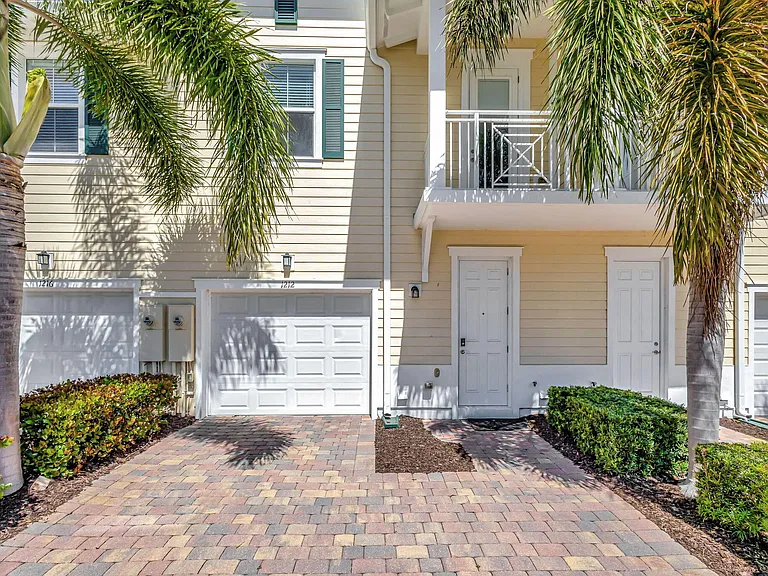 1212 S Community Dr — Photo 31