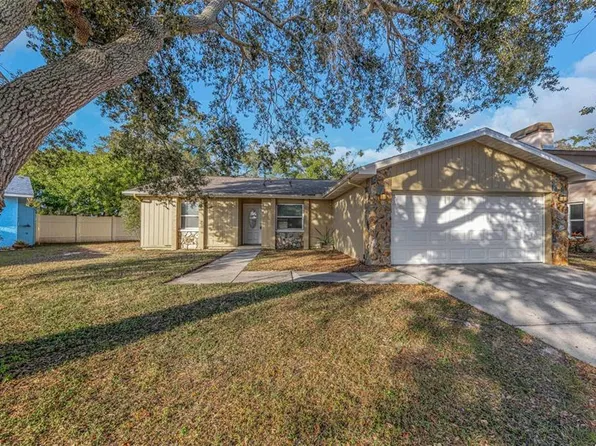 224 Whisper Lake Rd, Palm Harbor, FL 34683