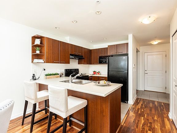 2nd image of 4868 Brentwood Dr #117
