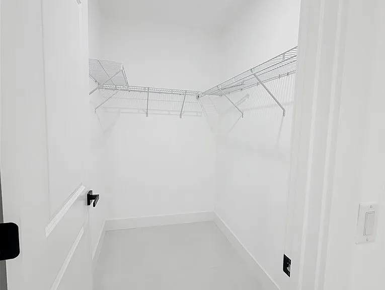 844 Millpond St E — Photo 12