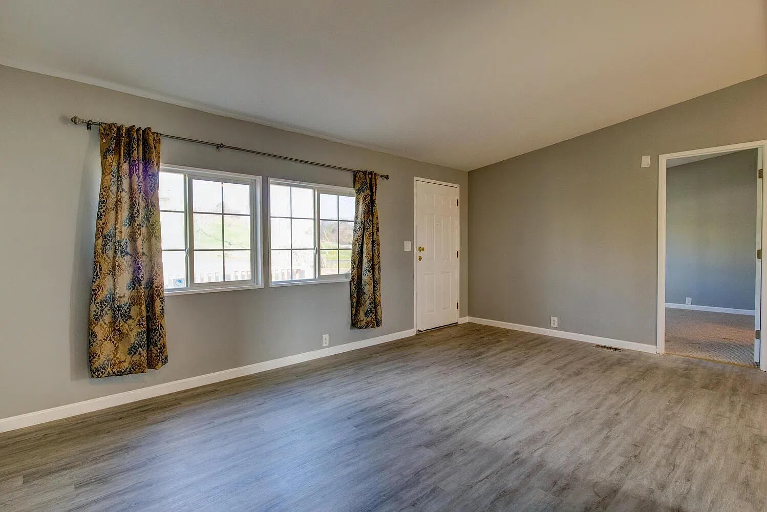 Lovely 3 bdrm, 2 bth close to Lake Camanche! — Photo 2