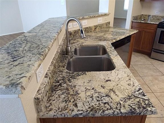 4th image of 1524 Westfield Ln