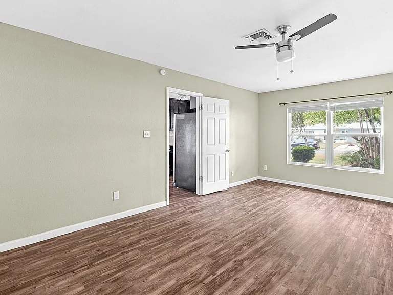 1422 Yorkshire Dr — Photo 11