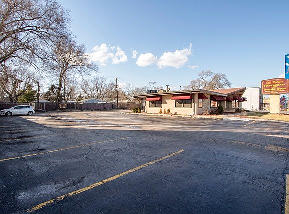 2nd image of 300 N Northwest Hwy