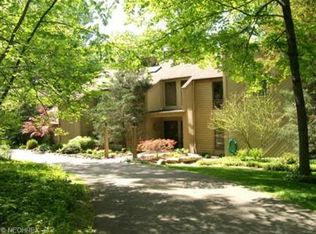 3 Whisperwood Ln, Hunting Valley, OH 44022