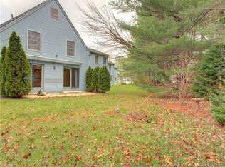 26 Bridle Path Ln, Manchester, CT 06042