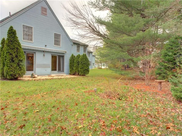 26 Bridle Path Lane, Manchester, CT 06042