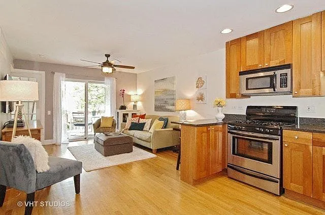 2036 N Larrabee St #1B — Photo 1