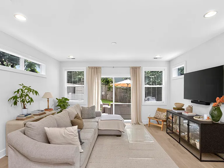 962 Strouse Ave #A — Photo 8