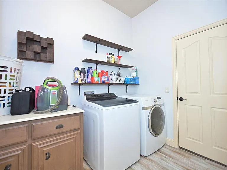 Oversized Laundry with side folding table