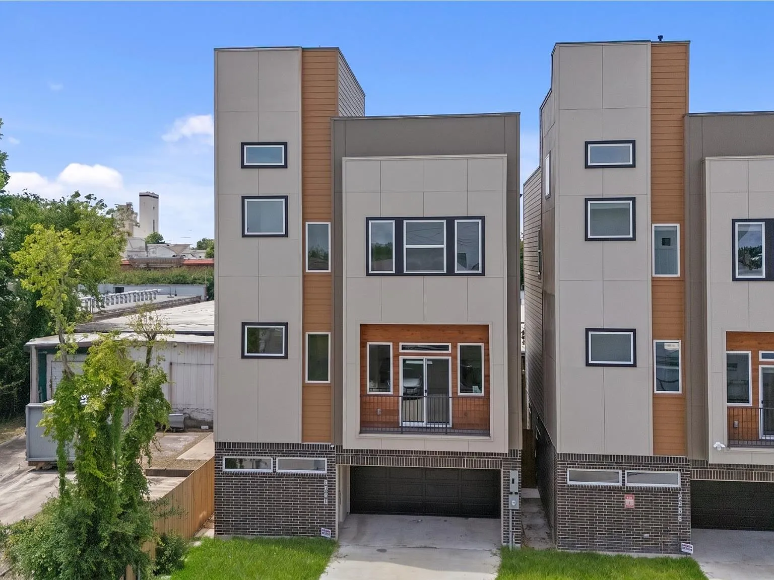 4 bed, 4.0 bath, 2719 sqft, $3,300 — Photo 1