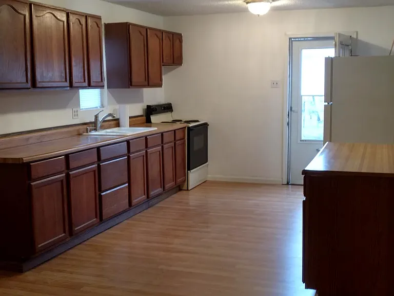1512 Pleasant St — Photo 3