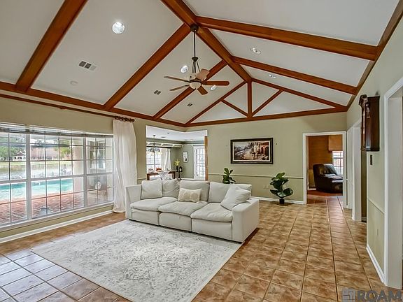 5th image of 4118 Lake Sherwood Ave E