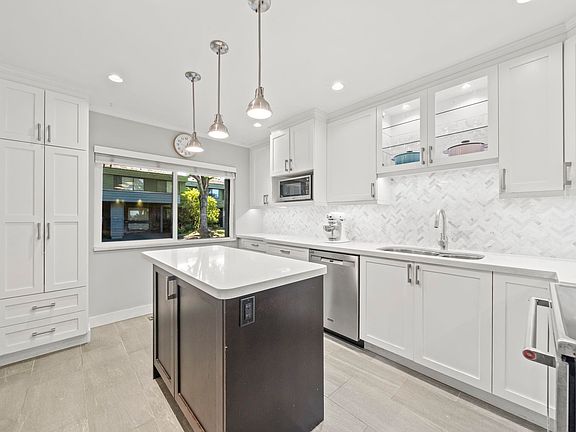 3rd image of 3031 Williams Rd #171