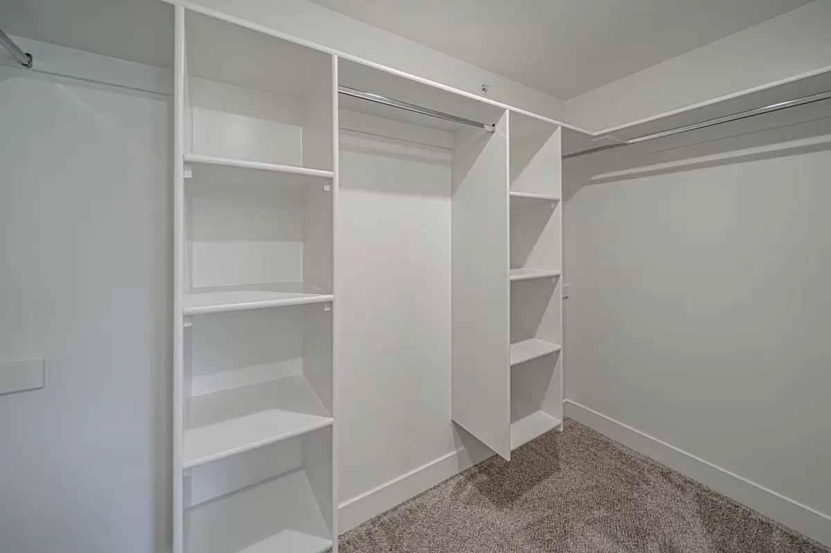 Building Photo - 2972 Huntshire Ave #2972
