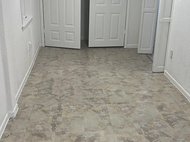912 N Orange St — Photo 6