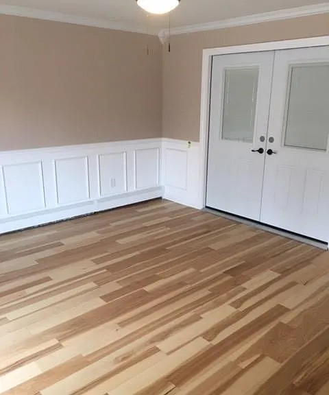 spacious living room facing one of the bedroom