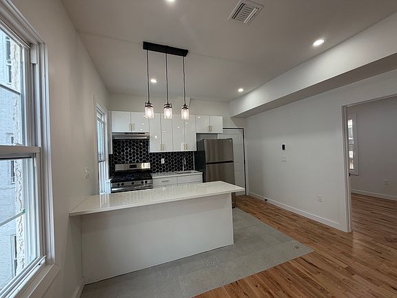 3rd image of 181 Woodside Ave #2F
